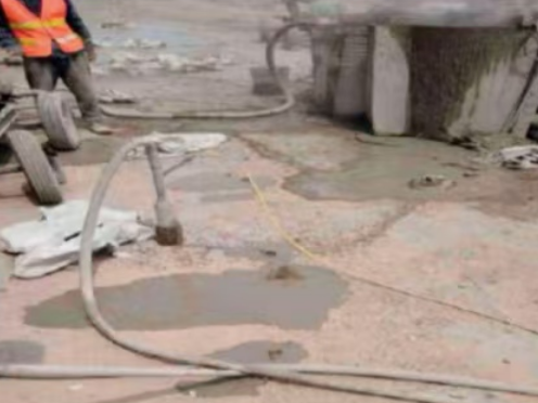 防城港水泥混凝土路面板底注浆技术 路面脱空注浆整治方案